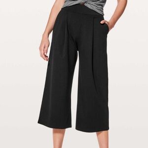 Lululemon Can You Feel The Pleat Crop - Black - Size 6